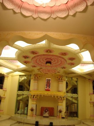 Inside Vishalakshi mandap