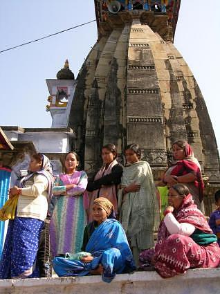 Garhwali women at Ukhimath temple, Garhwal Himalaya
