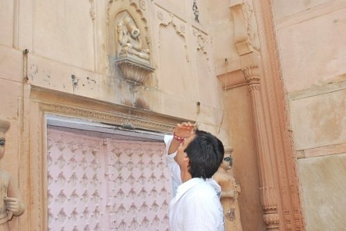 Vivek Oberoi in Vrindavan, at Sri Radha Raman temple's entrance