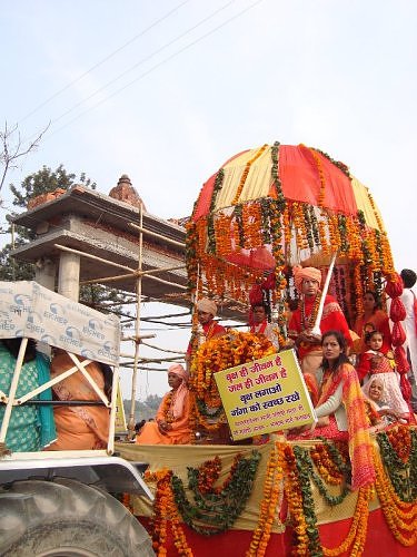 A lady guru at Niranjani Akhara peshwai, Haridwar