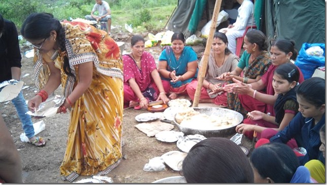 dharasu women in bhandara seva since 21 june